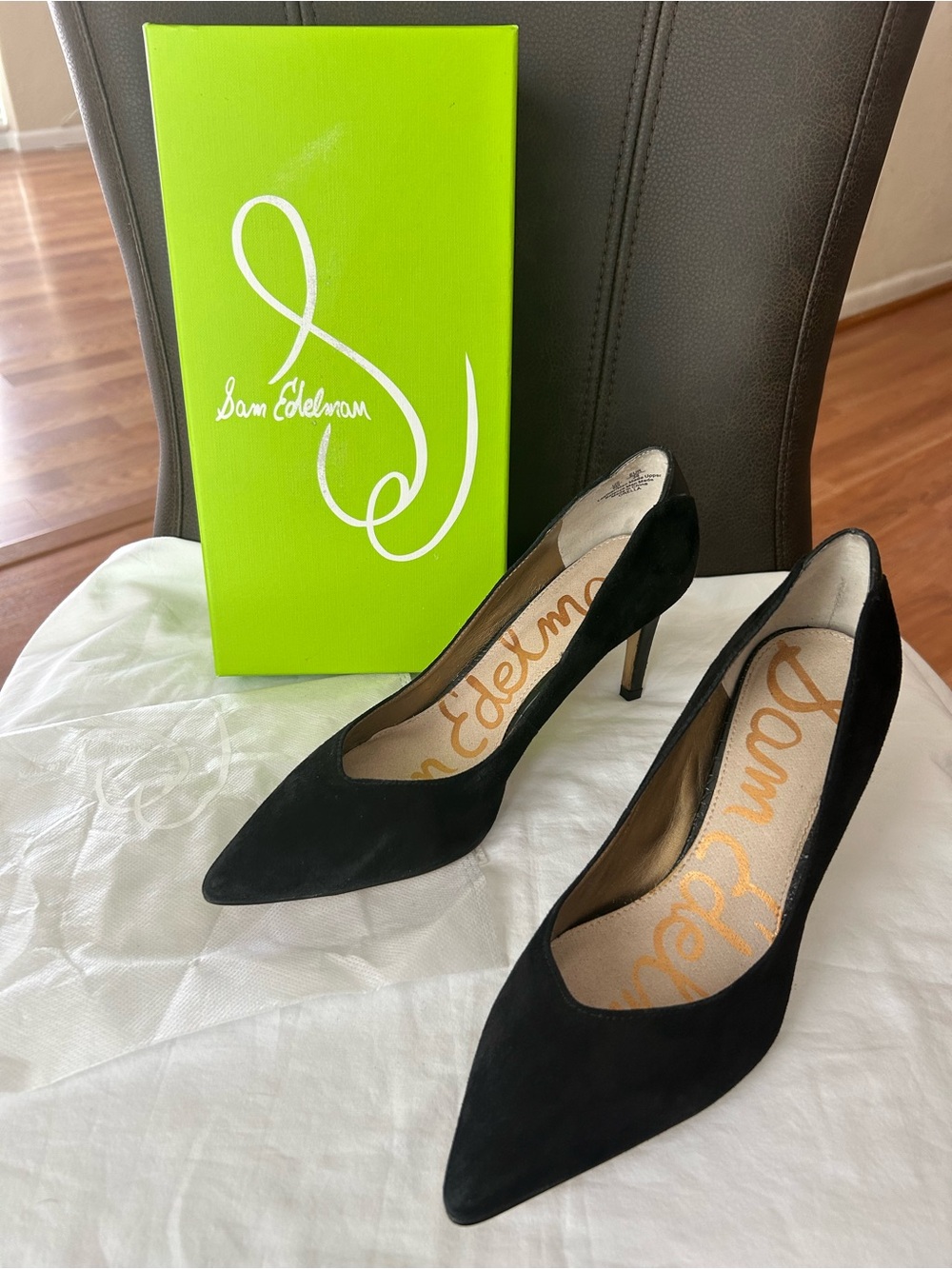 Sam Edelman Black Pointed-Toe Suede Pumps 3 inch heels